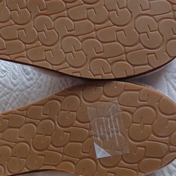 Ugg - Picture 3 of 3